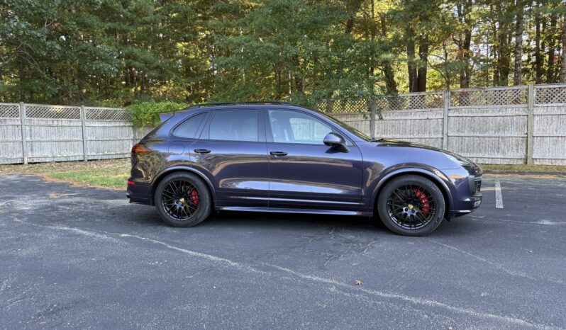 
								2017 Porsche Cayenne GTS full									