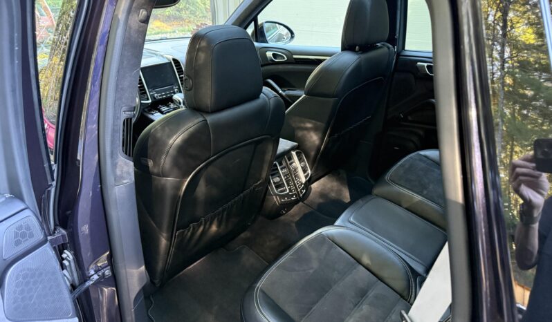 
								2017 Porsche Cayenne GTS full									