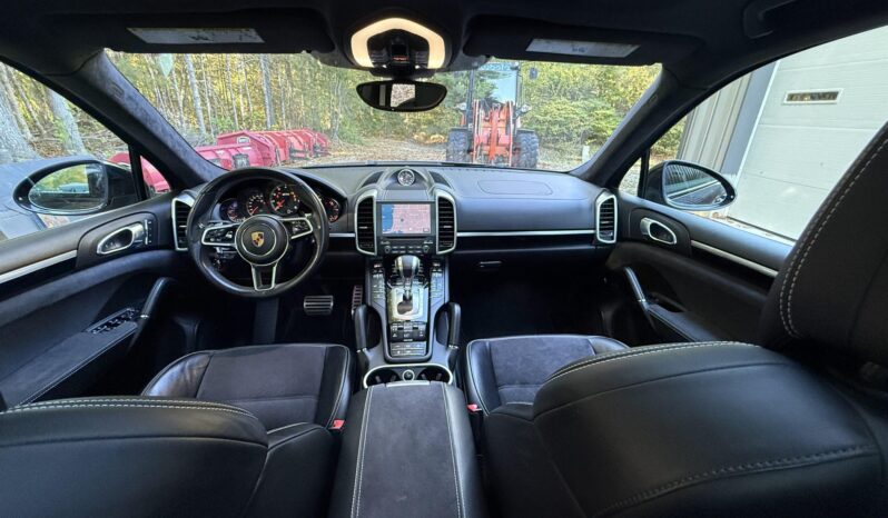 
								2017 Porsche Cayenne GTS full									