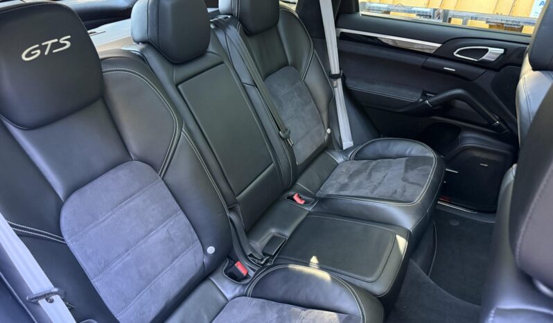 
								2017 Porsche Cayenne GTS full									