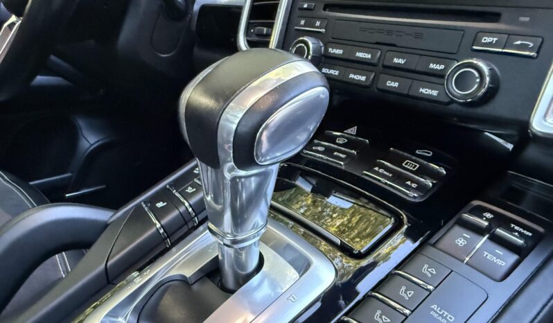 
								2017 Porsche Cayenne GTS full									