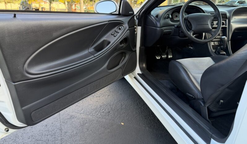 								2003 Ford Mustang SVT Cobra Coupe full									