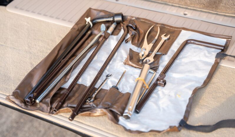 
								2001 Lexus LX470 full									