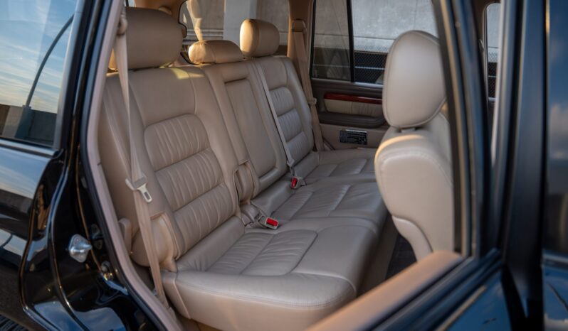 
								2001 Lexus LX470 full									