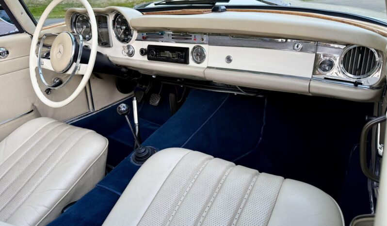 
								1965 Mercedes-Benz 230SL 4-Speed full									