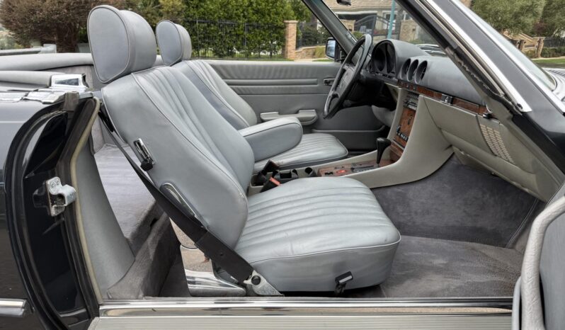 
								1988 Mercedes-Benz 560SL full									