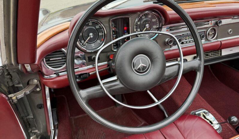 
								1970 Mercedes-Benz 280SL full									