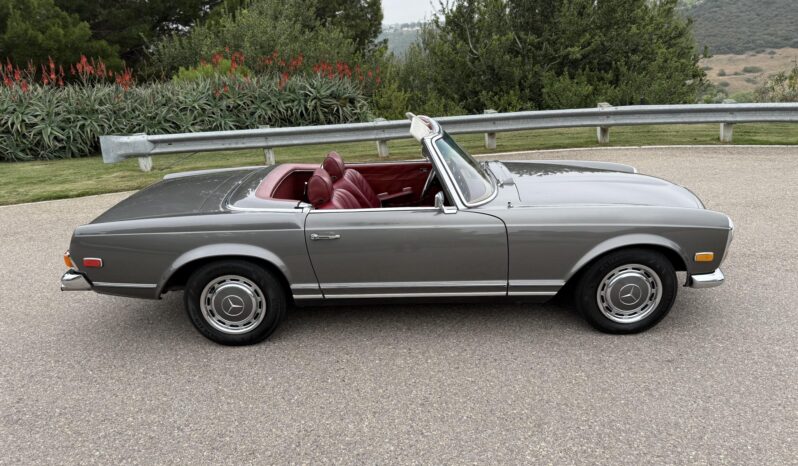 
								1970 Mercedes-Benz 280SL full									