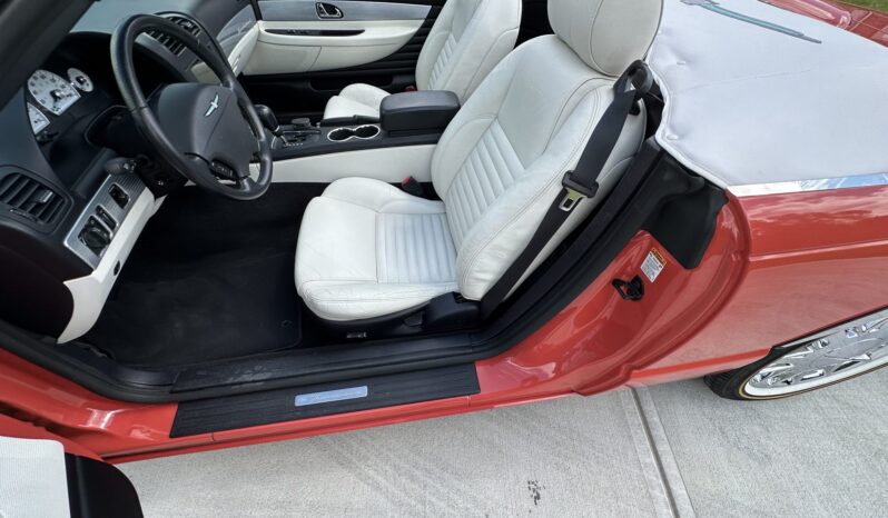 
								2003 Ford Thunderbird 007 Edition full									