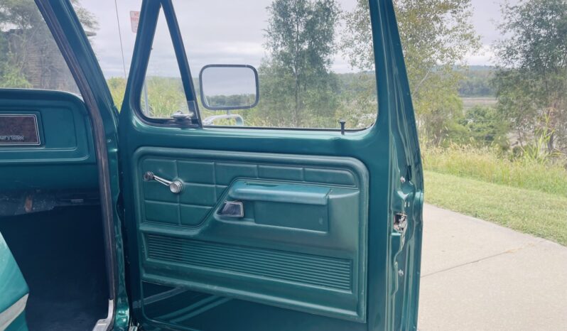 
								1978 Ford F-250 Custom 4×4 4-Speed full									