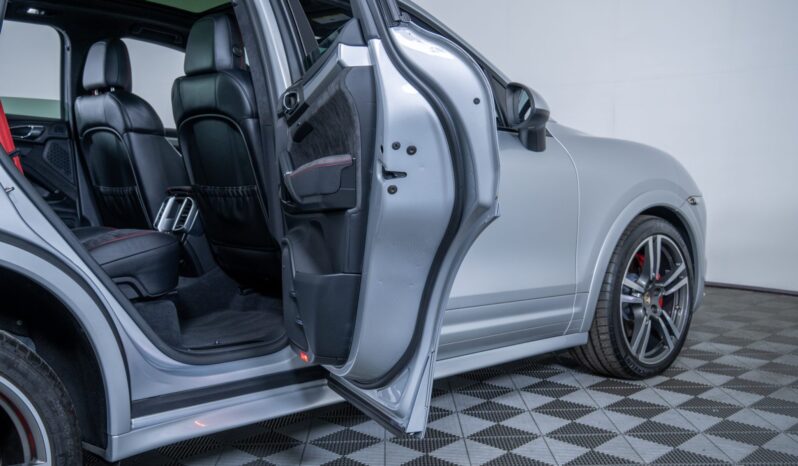 
								2014 Porsche Cayenne GTS full									