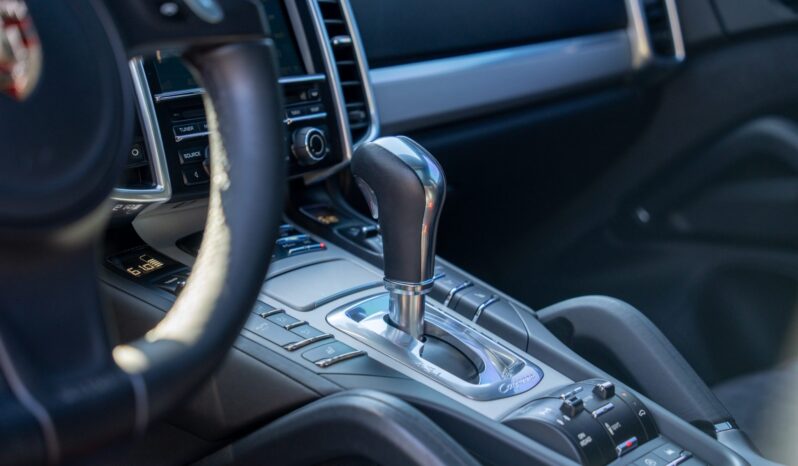 
								2014 Porsche Cayenne GTS full									