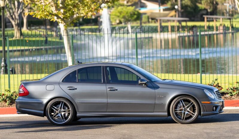 
								2008 Mercedes-Benz E63 AMG full									