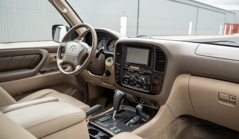 
								2000 Toyota Land Cruiser UZJ100 full									