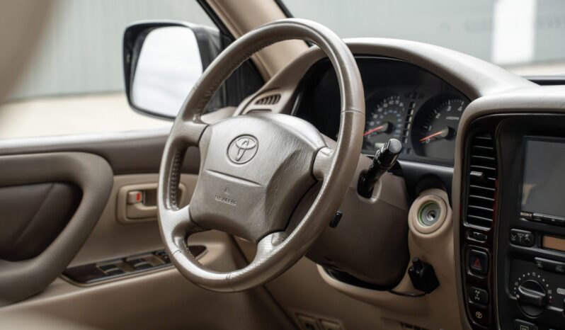 
								2000 Toyota Land Cruiser UZJ100 full									