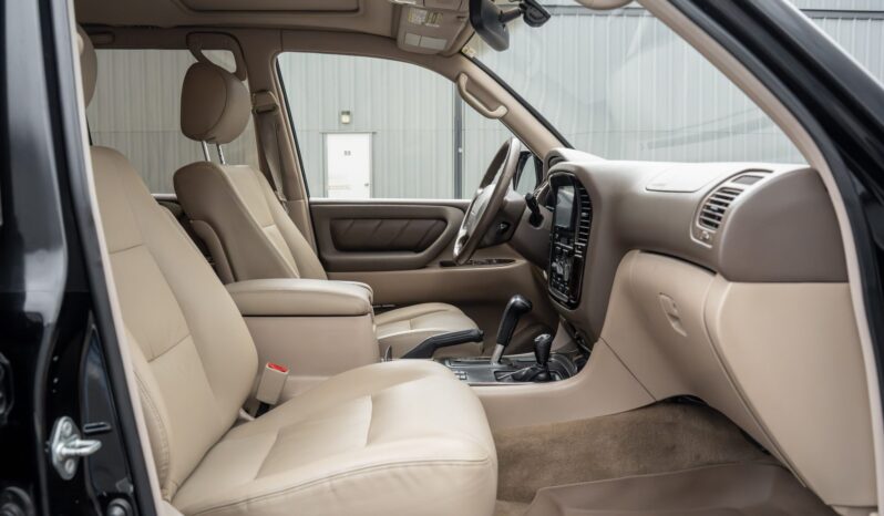 
								2000 Toyota Land Cruiser UZJ100 full									