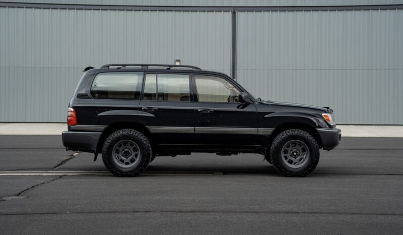 
								2000 Toyota Land Cruiser UZJ100 full									