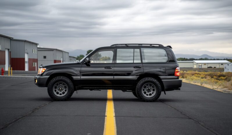 
								2000 Toyota Land Cruiser UZJ100 full									