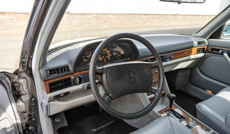 
								1988 Mercedes-Benz 420SEL full									