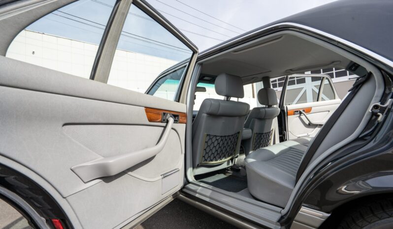 
								1988 Mercedes-Benz 420SEL full									