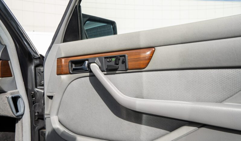 
								1988 Mercedes-Benz 420SEL full									