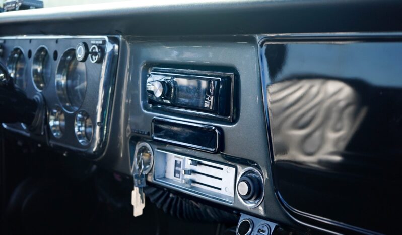 
								1971 Chevrolet C10 Pickup full									