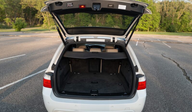 
								2010 BMW 535i xDrive Sports Wagon M Sport full									