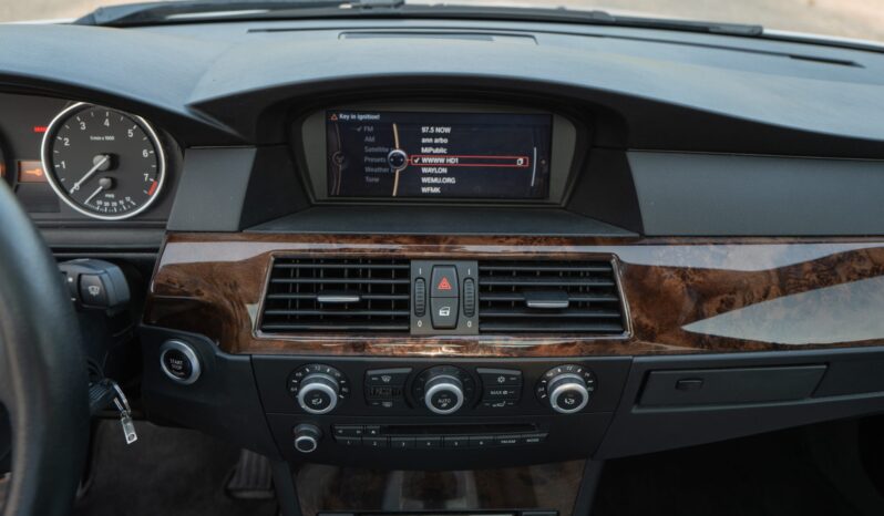 
								2010 BMW 535i xDrive Sports Wagon M Sport full									