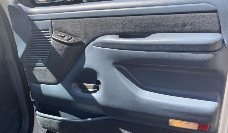 
								1993 Ford Bronco XLT full									