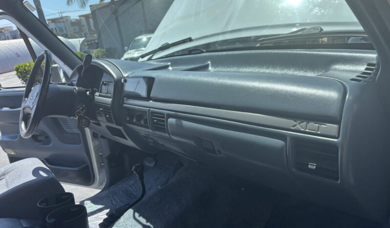 
								1993 Ford Bronco XLT full									