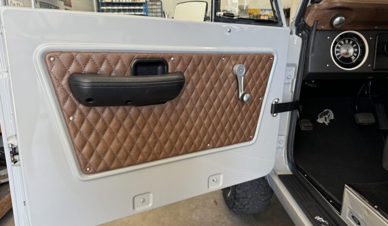 
								1971 Ford Bronco 302 full									