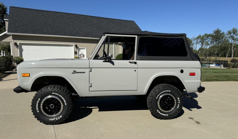 
								1971 Ford Bronco 302 full									