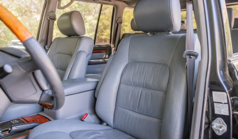 
								2002 Lexus LX470 full									