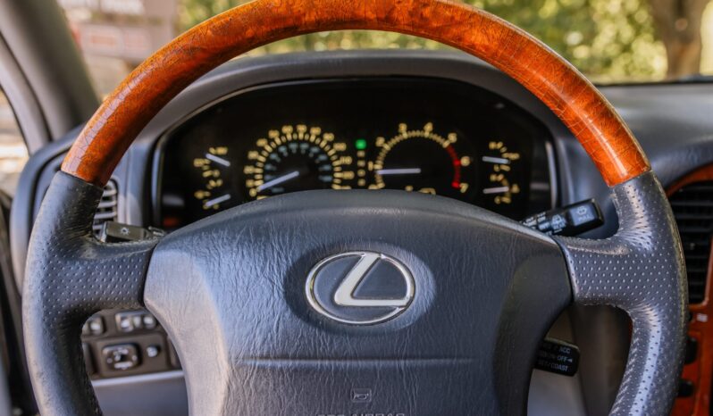 
								2002 Lexus LX470 full									