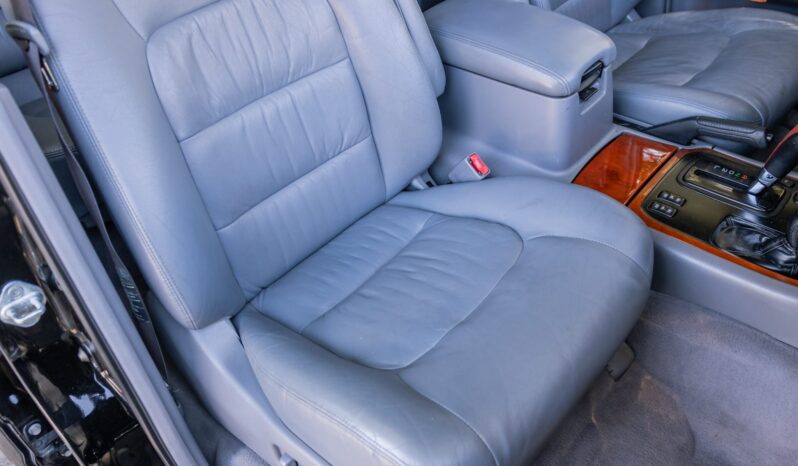 
								2002 Lexus LX470 full									