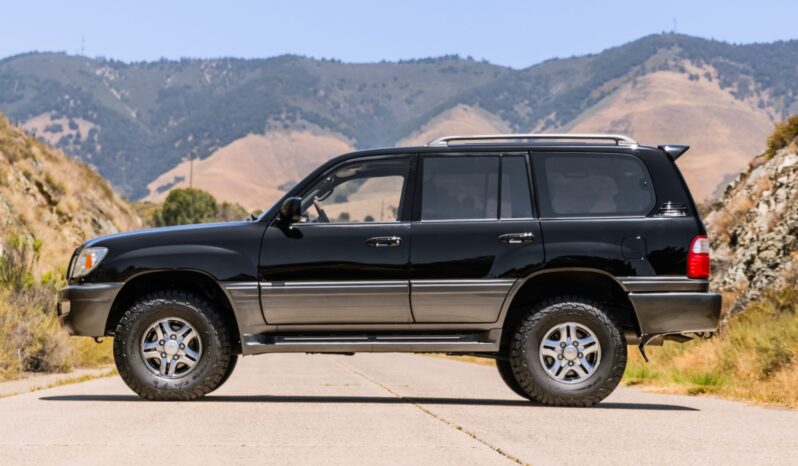 
								2002 Lexus LX470 full									