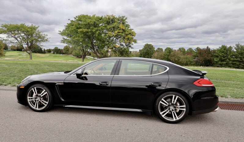 
								2014 Porsche Panamera 4S Executive full									