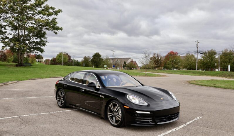 
								2014 Porsche Panamera 4S Executive full									