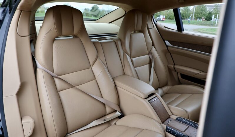 
								2014 Porsche Panamera 4S Executive full									