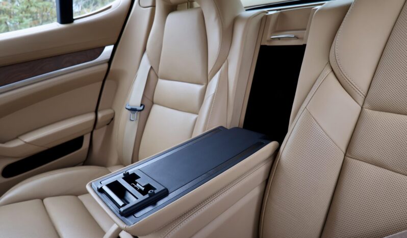 
								2014 Porsche Panamera 4S Executive full									