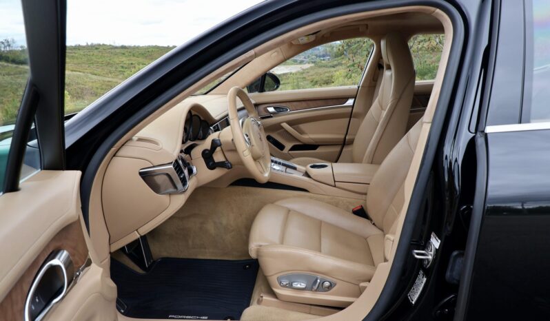 
								2014 Porsche Panamera 4S Executive full									
