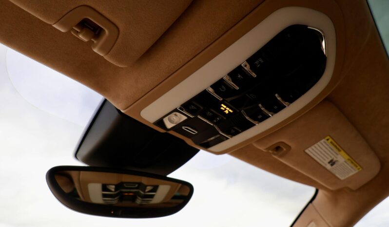 
								2014 Porsche Panamera 4S Executive full									