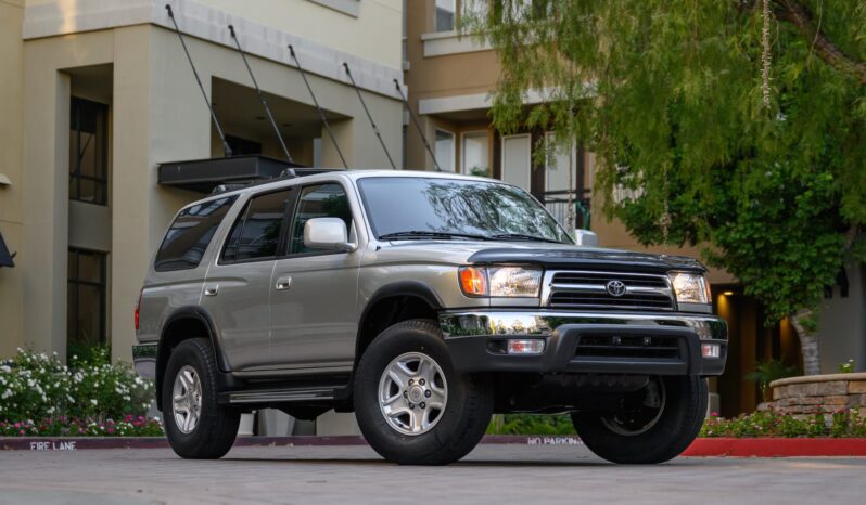 
								1999 Toyota 4Runner SR5 4WD 5-Speed full									