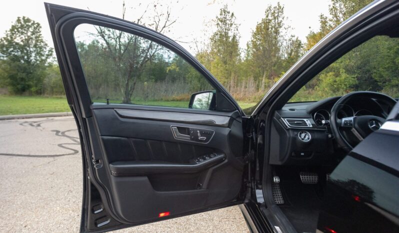 
								2014 Mercedes-Benz E63 AMG Sedan 4MATIC full									