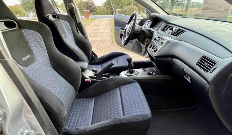 
								2004 Mitsubishi Lancer Evolution VIII full									