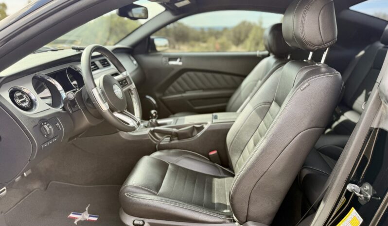 
								2012 Ford Mustang GT Premium Coupe 6-Speed full									