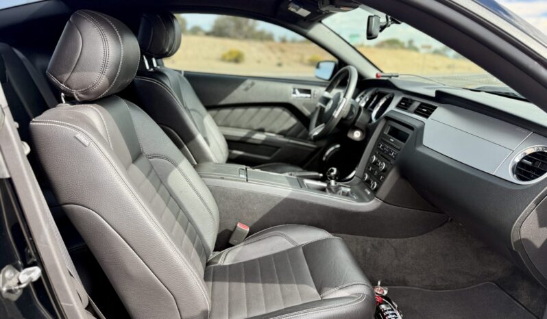 
								2012 Ford Mustang GT Premium Coupe 6-Speed full									