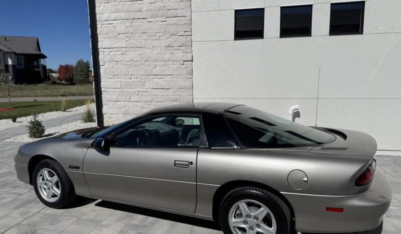 
								1999 Chevrolet Camaro Z28 Coupe 6-Speed full									