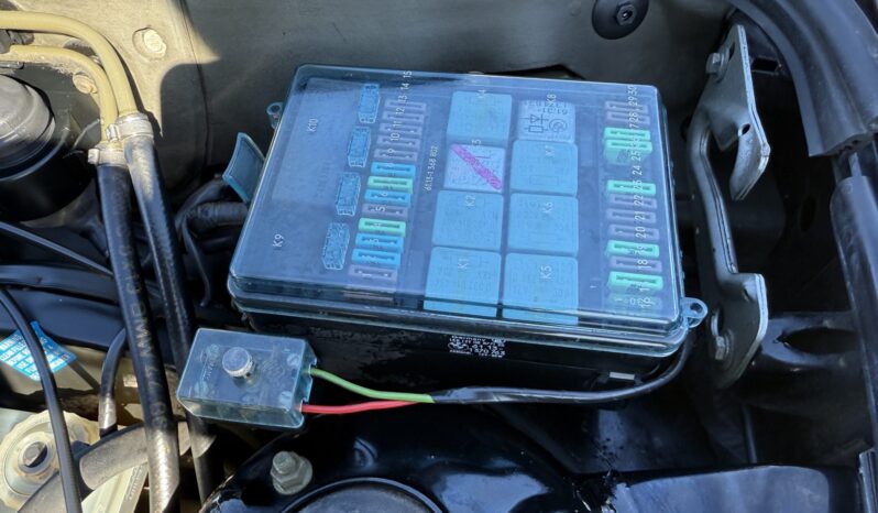 
								1987 BMW 325i Convertible full									