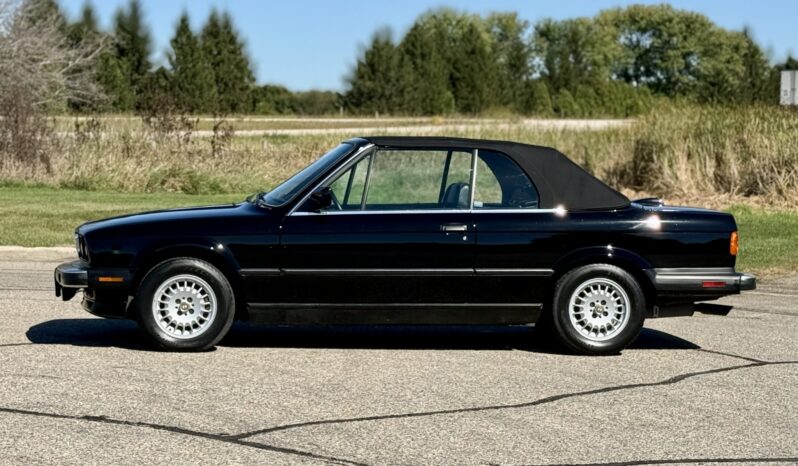
								1987 BMW 325i Convertible full									